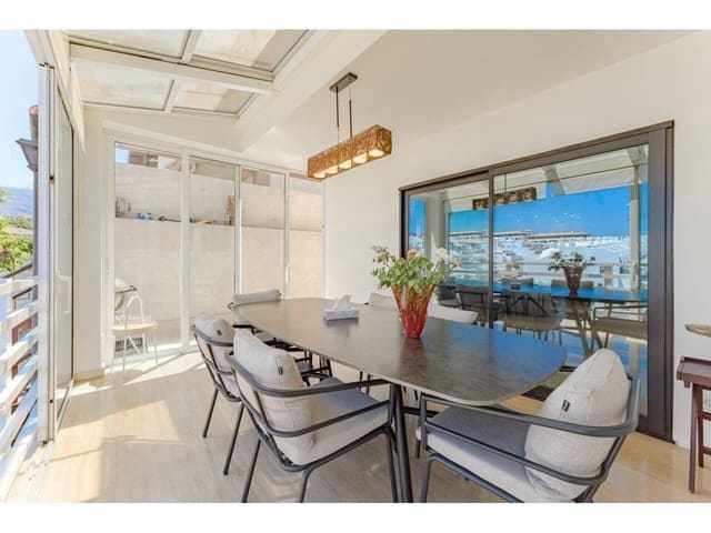 2 bedroom Semi-detached Villa for sale in Adeje with pool garage - € 605,000 (Ref: 8418719)