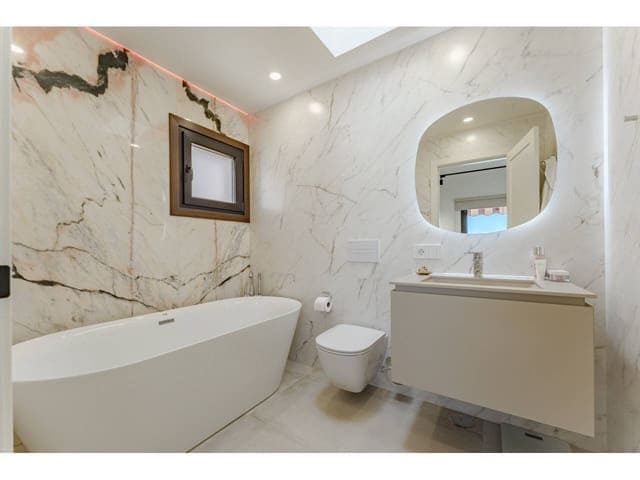 2 bedroom Semi-detached Villa for sale in Adeje with pool garage - € 605,000 (Ref: 8418719)