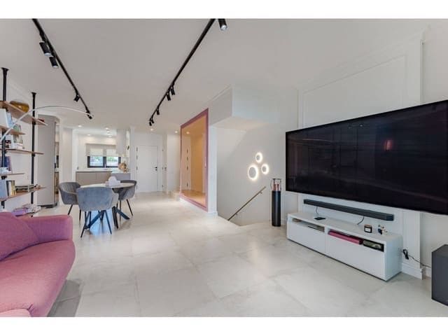 2 bedroom Semi-detached Villa for sale in Adeje with pool garage - € 605,000 (Ref: 8418719)