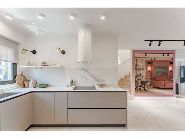 2 bedroom Semi-detached Villa for sale in Adeje with pool garage - € 605,000 (Ref: 8418719)