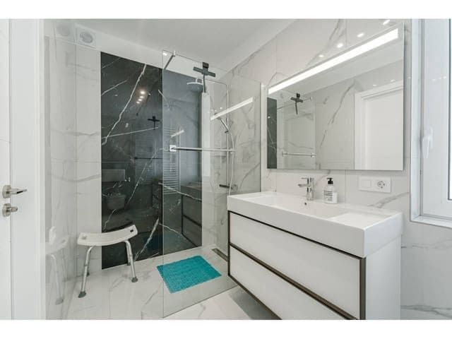 5 soveværelse Villa til salg i Arona med swimmingpool garage - € 1.800.000 (Ref: 8690786)