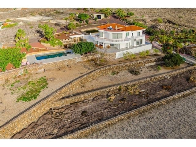 5 soveværelse Villa til salg i Arona med swimmingpool garage - € 1.800.000 (Ref: 8690786)