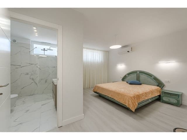 5 soveværelse Villa til salg i Arona med swimmingpool garage - € 1.800.000 (Ref: 8690786)