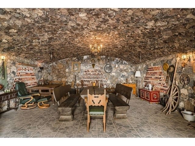 5 soveværelse Villa til salg i Arona med swimmingpool garage - € 1.800.000 (Ref: 8690786)