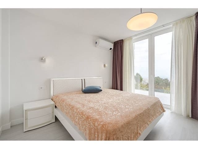 5 soveværelse Villa til salg i Arona med swimmingpool garage - € 1.800.000 (Ref: 8690786)