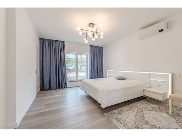 5 soveværelse Villa til salg i Arona med swimmingpool garage - € 1.800.000 (Ref: 8690786)