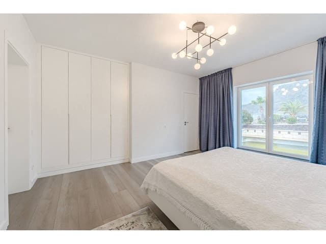 5 soveværelse Villa til salg i Arona med swimmingpool garage - € 1.800.000 (Ref: 8690786)