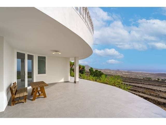 5 soveværelse Villa til salg i Arona med swimmingpool garage - € 1.800.000 (Ref: 8690786)