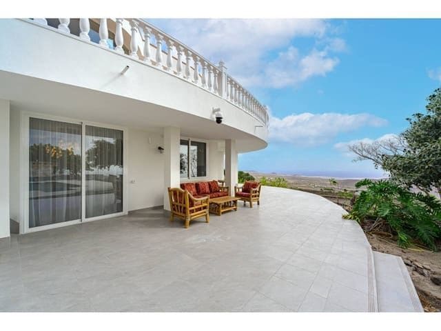 5 soveværelse Villa til salg i Arona med swimmingpool garage - € 1.800.000 (Ref: 8690786)