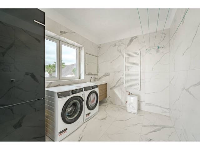 5 soveværelse Villa til salg i Arona med swimmingpool garage - € 1.800.000 (Ref: 8690786)