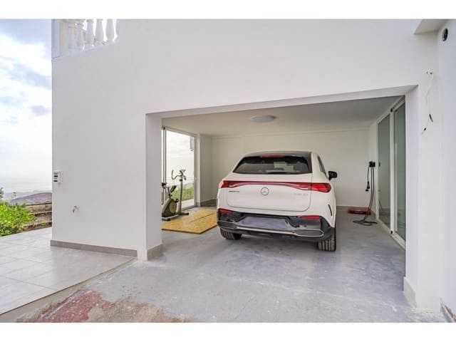 5 soveværelse Villa til salg i Arona med swimmingpool garage - € 1.800.000 (Ref: 8690786)