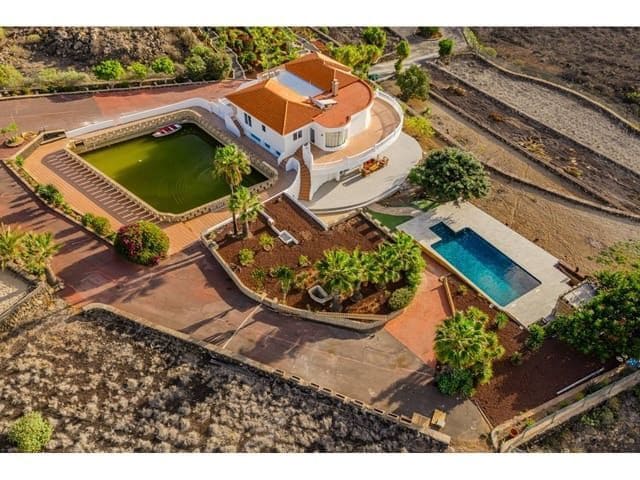 5 soveværelse Villa til salg i Arona med swimmingpool garage - € 1.800.000 (Ref: 8690786)