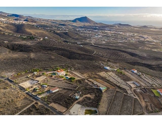 5 soveværelse Villa til salg i Arona med swimmingpool garage - € 1.800.000 (Ref: 8690786)