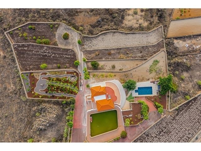 5 soveværelse Villa til salg i Arona med swimmingpool garage - € 1.800.000 (Ref: 8690786)