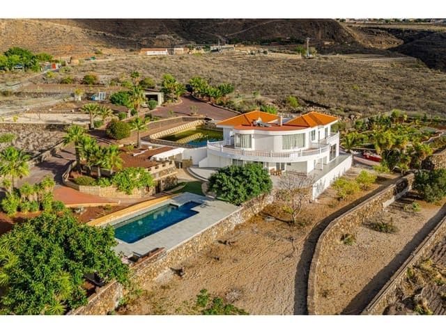 5 soveværelse Villa til salg i Arona med swimmingpool garage - € 1.800.000 (Ref: 8690786)