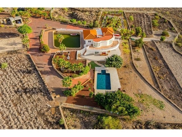 5 soveværelse Villa til salg i Arona med swimmingpool garage - € 1.800.000 (Ref: 8690786)