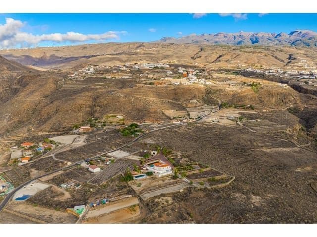 5 soveværelse Villa til salg i Arona med swimmingpool garage - € 1.800.000 (Ref: 8690786)