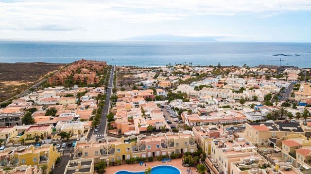 Casa de 2 habitaciones en Palm-Mar, Arona en venta con piscina garaje - 480.000 € (Ref: 9004643)