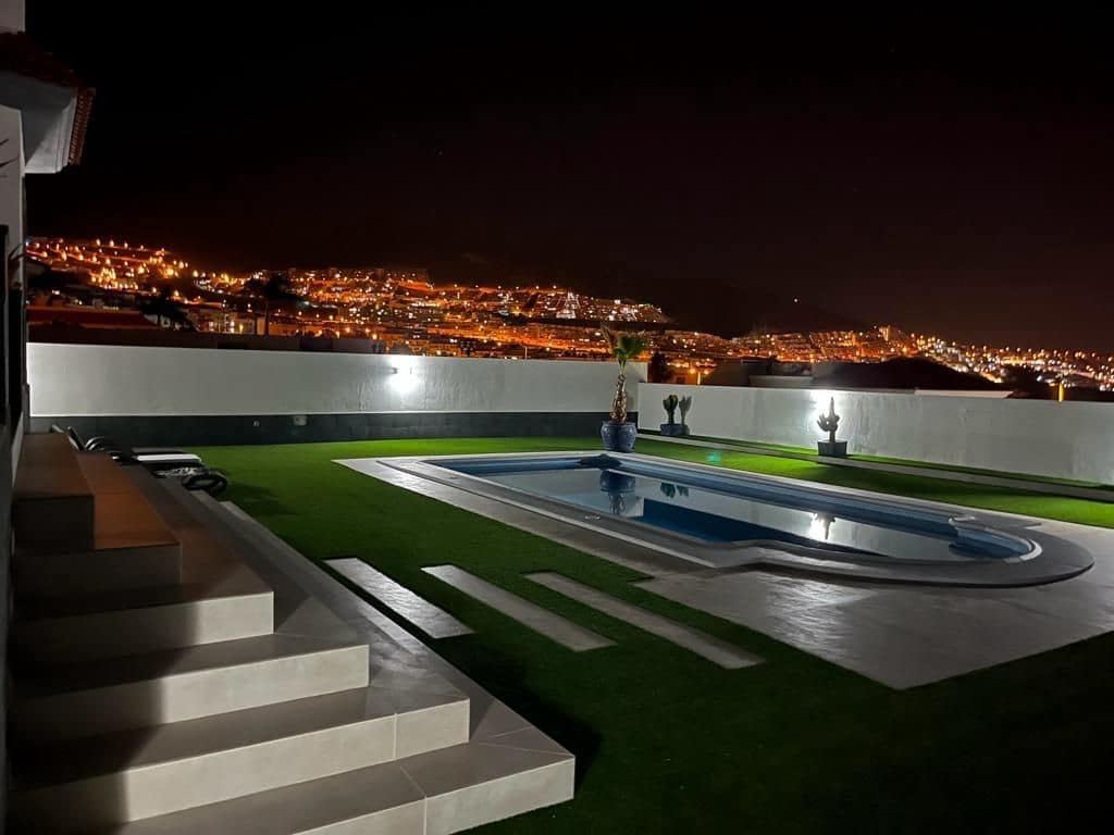 Chalet de 5 habitaciones en Costa Adeje en venta con piscina garaje - 1.850.000 € (Ref: 9022844)