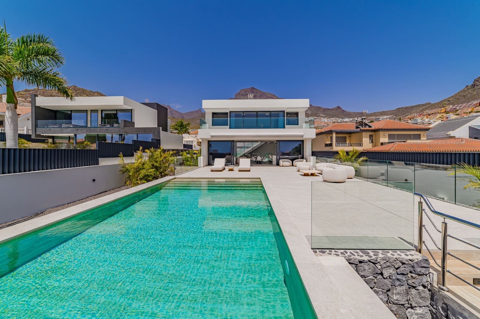 5 soveværelse Villa til salg i Costa Adeje med swimmingpool garage - € 3.500.000 (Ref: 9026300)