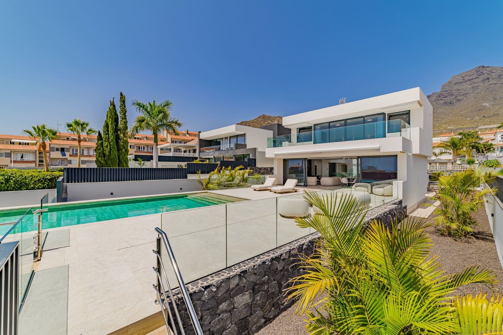 5 soveværelse Villa til salg i Costa Adeje med swimmingpool garage - € 3.500.000 (Ref: 9026300)