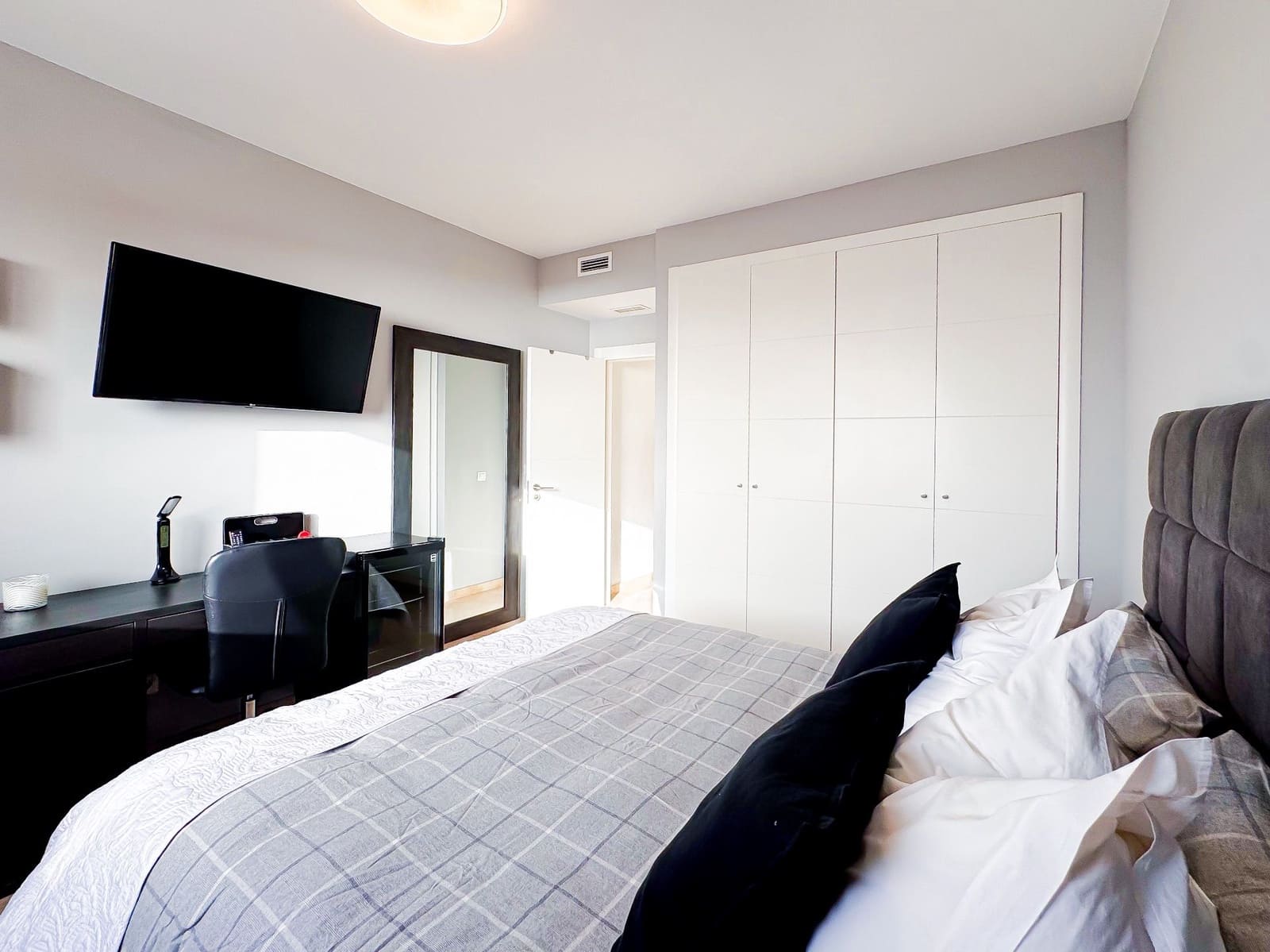 4 soveværelse Villa til salg i Puerto Santiago med swimmingpool garage - € 995.000 (Ref: 9064919)