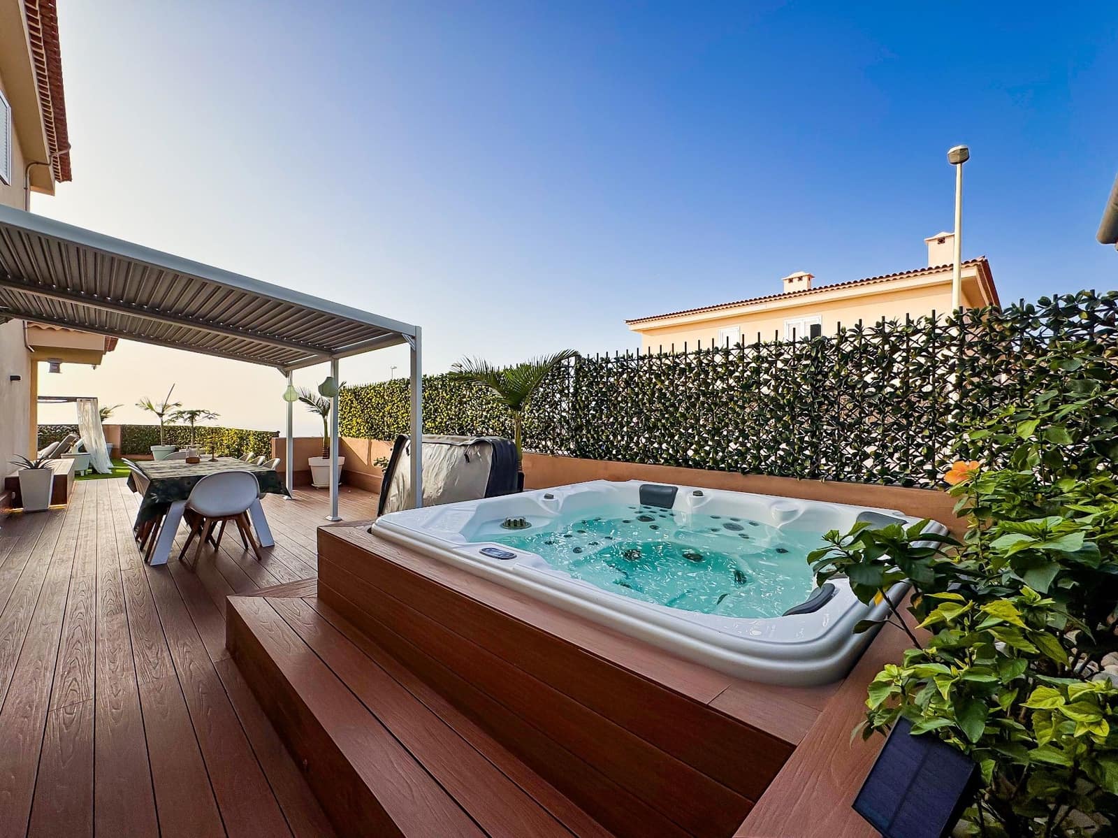 4 soveværelse Villa til salg i Puerto Santiago med swimmingpool garage - € 995.000 (Ref: 9064919)