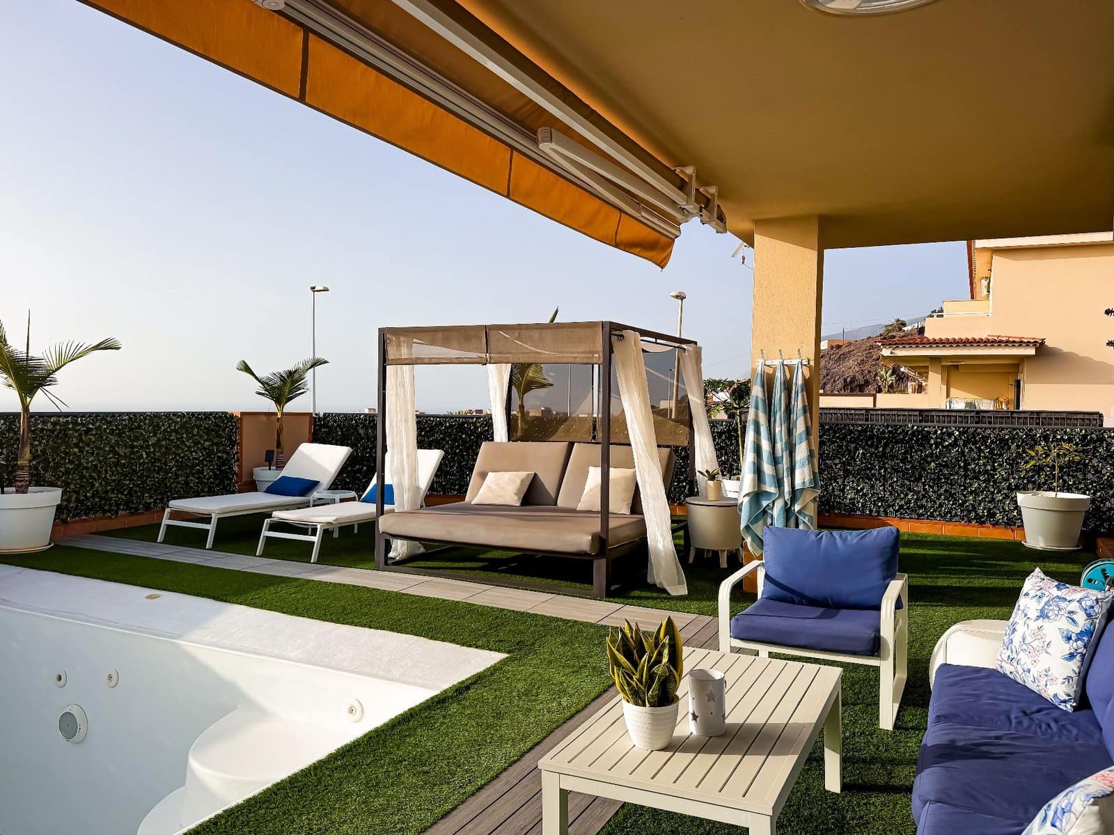 4 soveværelse Villa til salg i Puerto Santiago med swimmingpool garage - € 995.000 (Ref: 9064919)