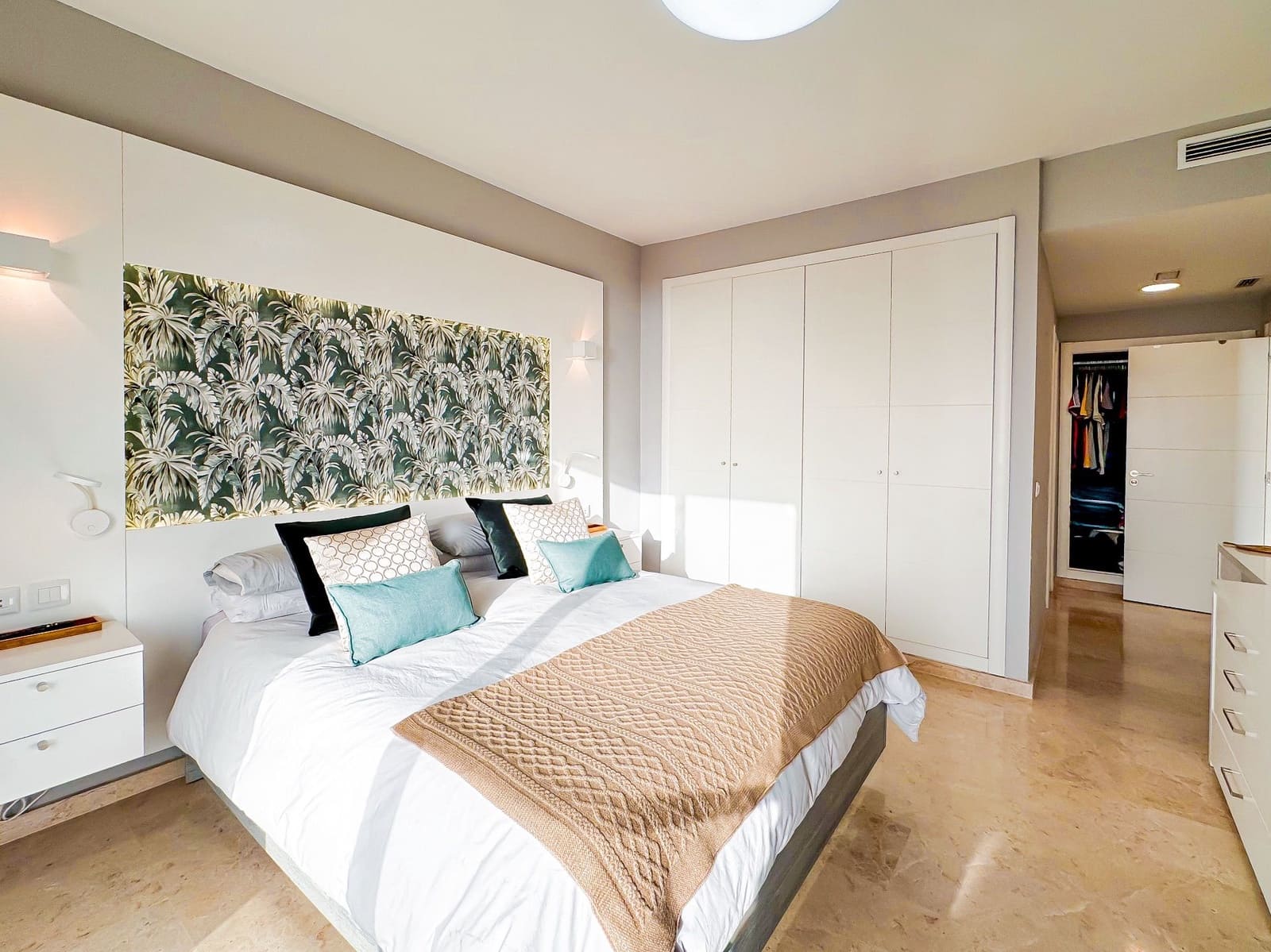 4 soveværelse Villa til salg i Puerto Santiago med swimmingpool garage - € 995.000 (Ref: 9064919)