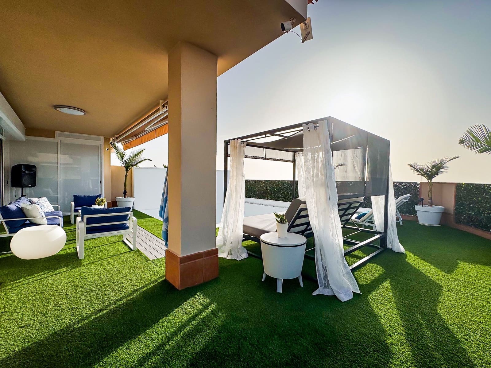 4 soveværelse Villa til salg i Puerto Santiago med swimmingpool garage - € 995.000 (Ref: 9064919)