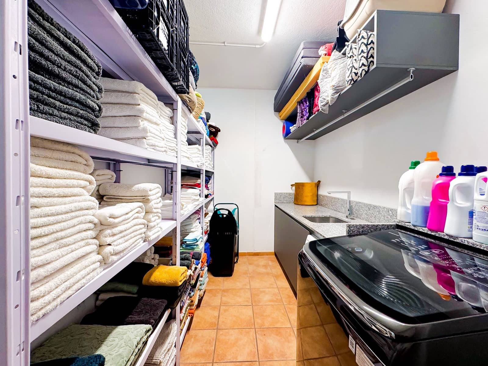 4 soveværelse Villa til salg i Puerto Santiago med swimmingpool garage - € 995.000 (Ref: 9064919)