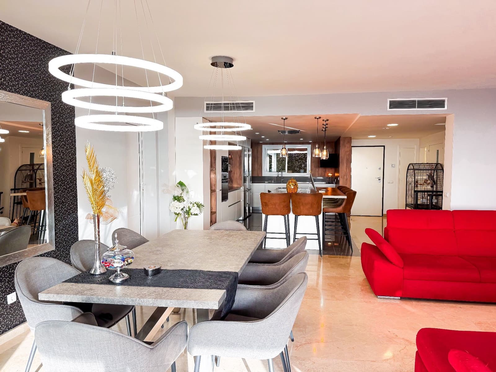 4 soveværelse Villa til salg i Puerto Santiago med swimmingpool garage - € 995.000 (Ref: 9064919)