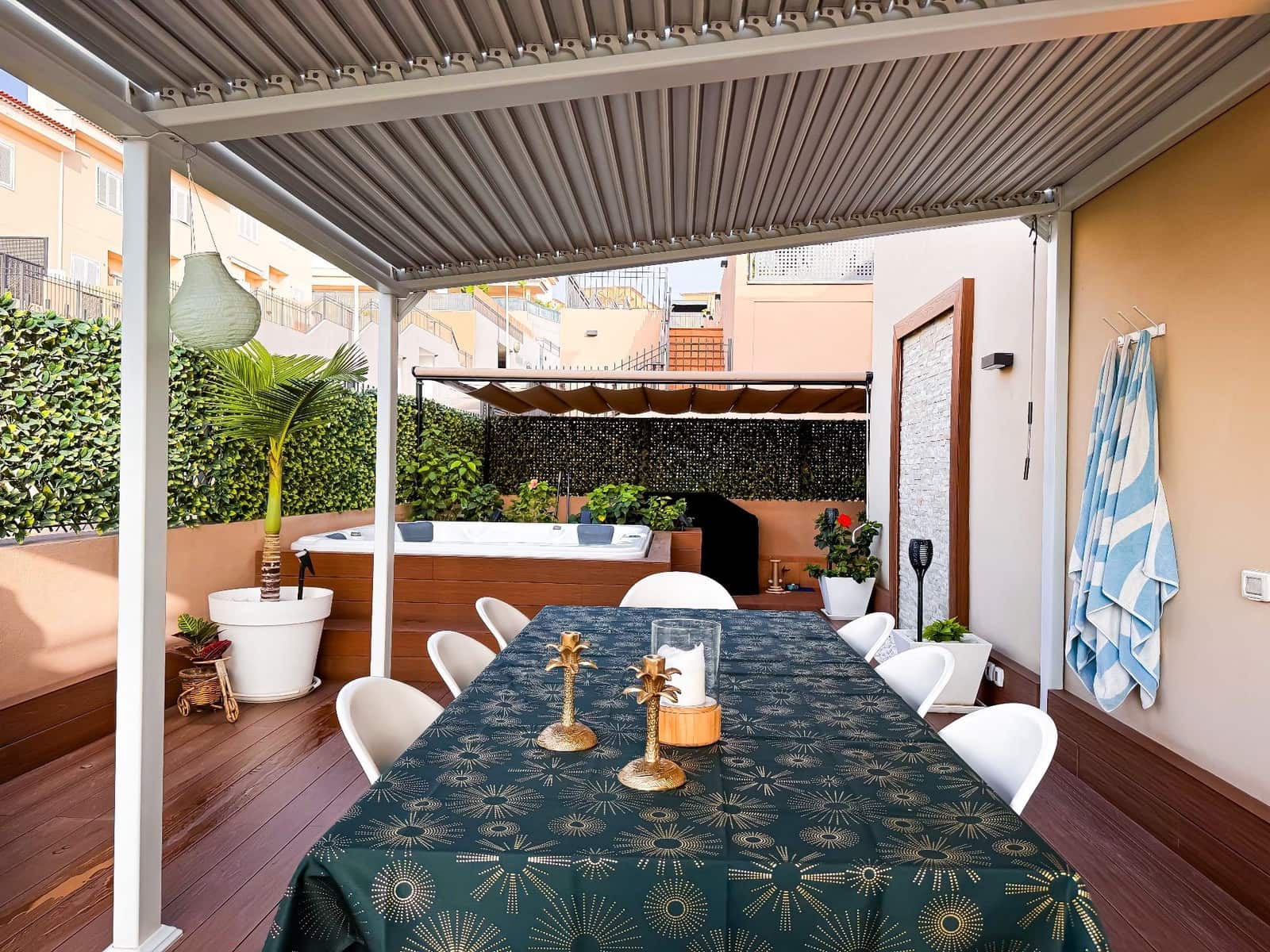 4 soveværelse Villa til salg i Puerto Santiago med swimmingpool garage - € 995.000 (Ref: 9064919)