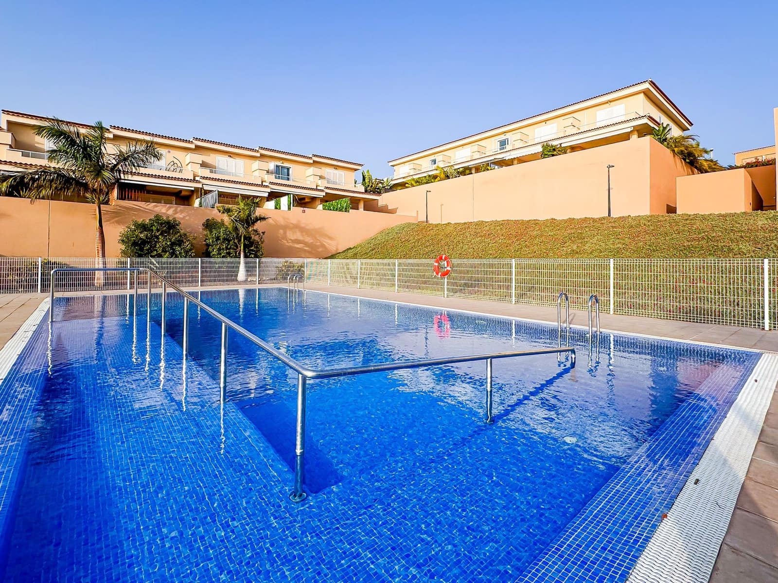 4 soveværelse Villa til salg i Puerto Santiago med swimmingpool garage - € 995.000 (Ref: 9064919)
