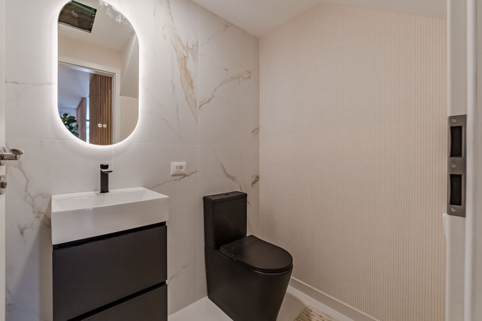 2 soveværelse Semi-Rækkehus til salg i Guia de Isora med garage - € 579.000 (Ref: 9077739)