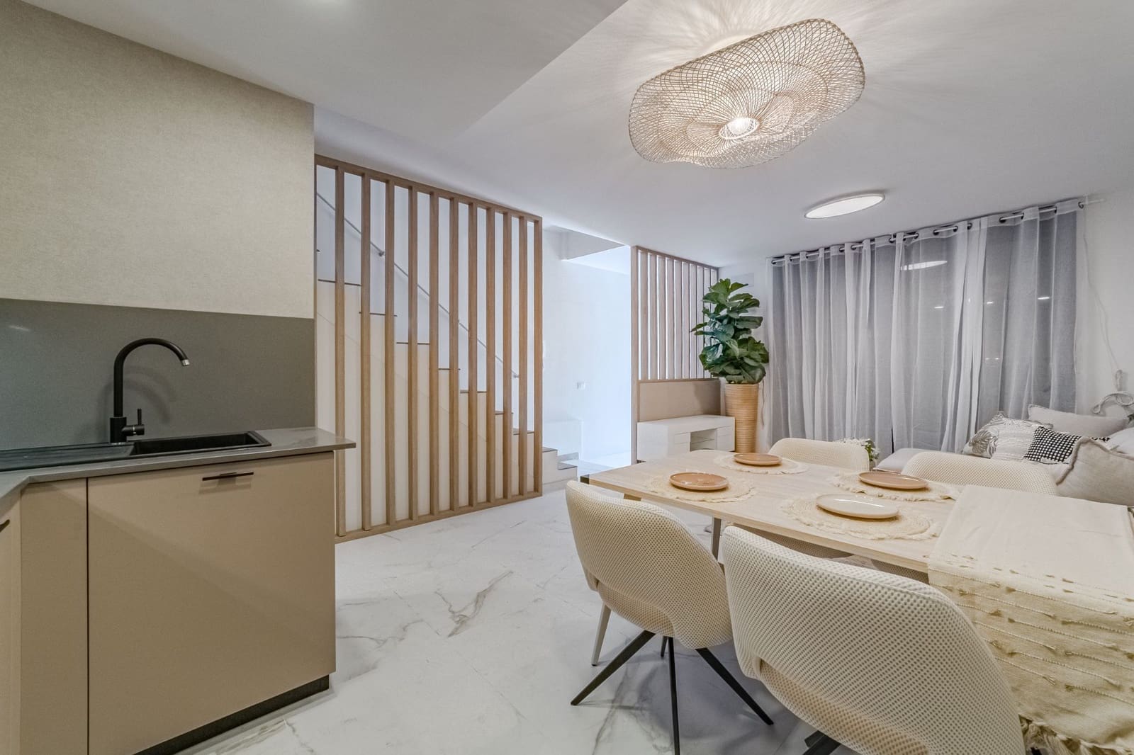 2 soveværelse Semi-Rækkehus til salg i Guia de Isora med garage - € 579.000 (Ref: 9077739)