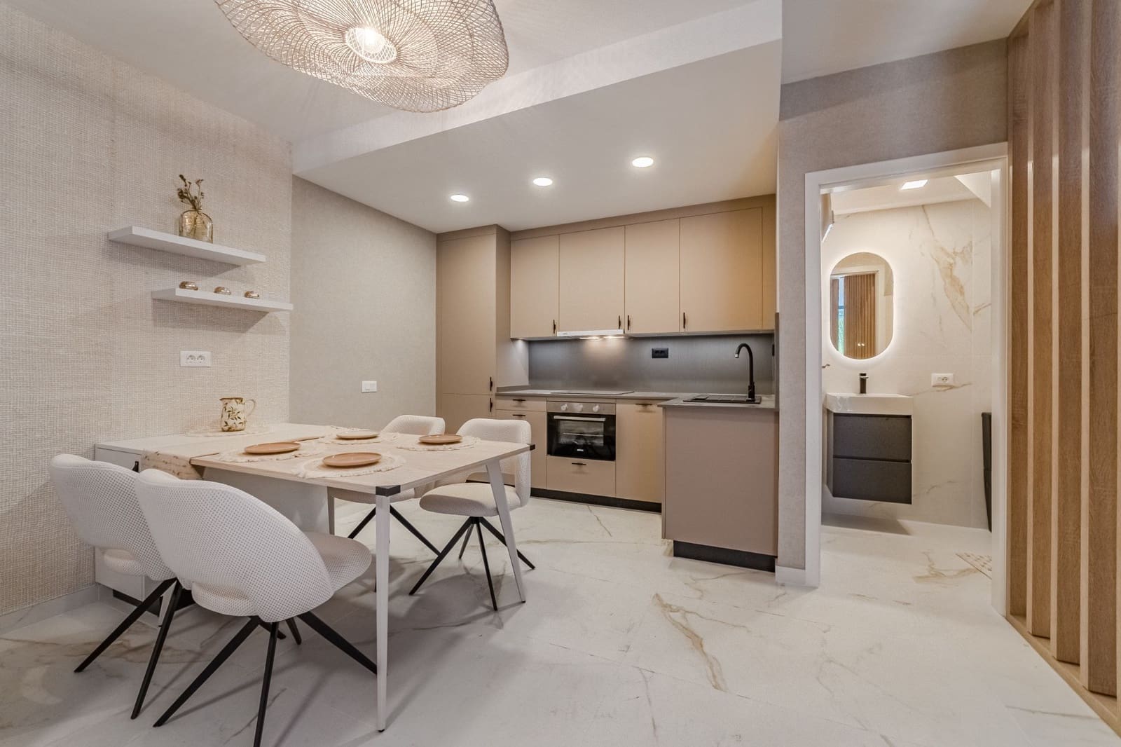 2 soveværelse Semi-Rækkehus til salg i Guia de Isora med garage - € 579.000 (Ref: 9077739)