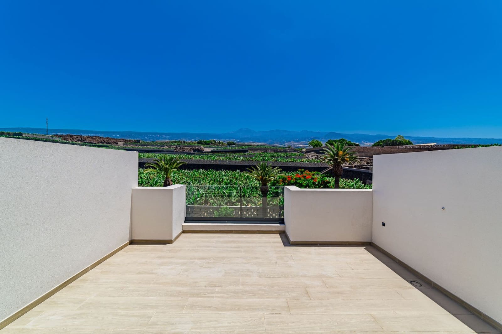 2 soveværelse Semi-Rækkehus til salg i Guia de Isora med garage - € 579.000 (Ref: 9077739)