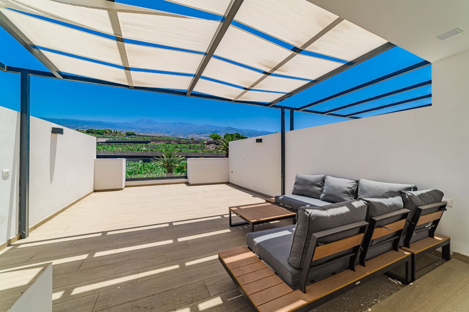 2 soveværelse Semi-Rækkehus til salg i Guia de Isora med garage - € 579.000 (Ref: 9077739)