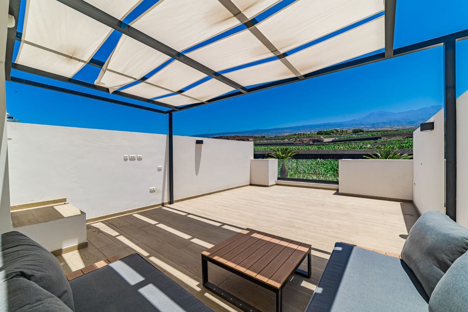 2 soveværelse Semi-Rækkehus til salg i Guia de Isora med garage - € 579.000 (Ref: 9077739)