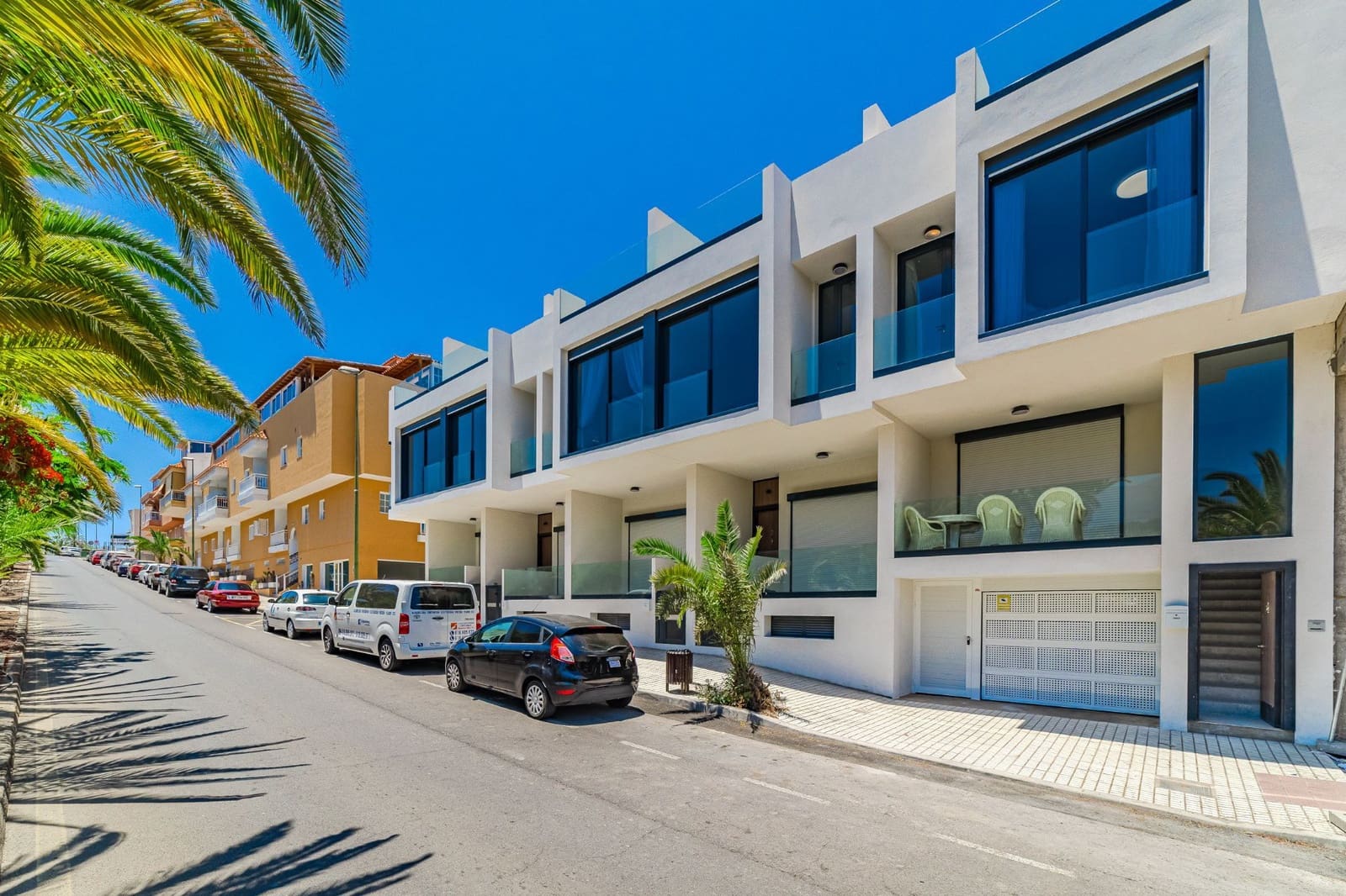 2 soveværelse Semi-Rækkehus til salg i Guia de Isora med garage - € 579.000 (Ref: 9077739)