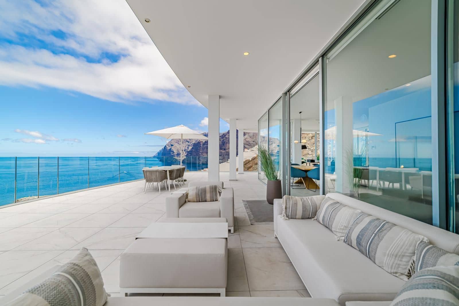 3 soveværelse Penthouse til salg i Los Gigantes med swimmingpool garage - € 2.495.000 (Ref: 9133987)