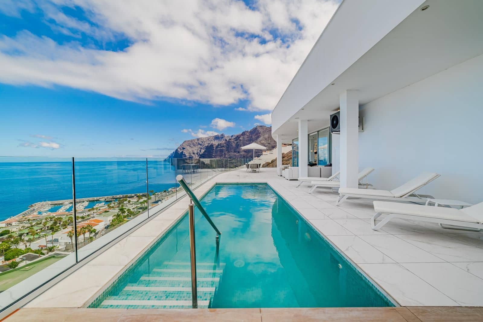 3 soveværelse Penthouse til salg i Los Gigantes med swimmingpool garage - € 2.495.000 (Ref: 9133987)