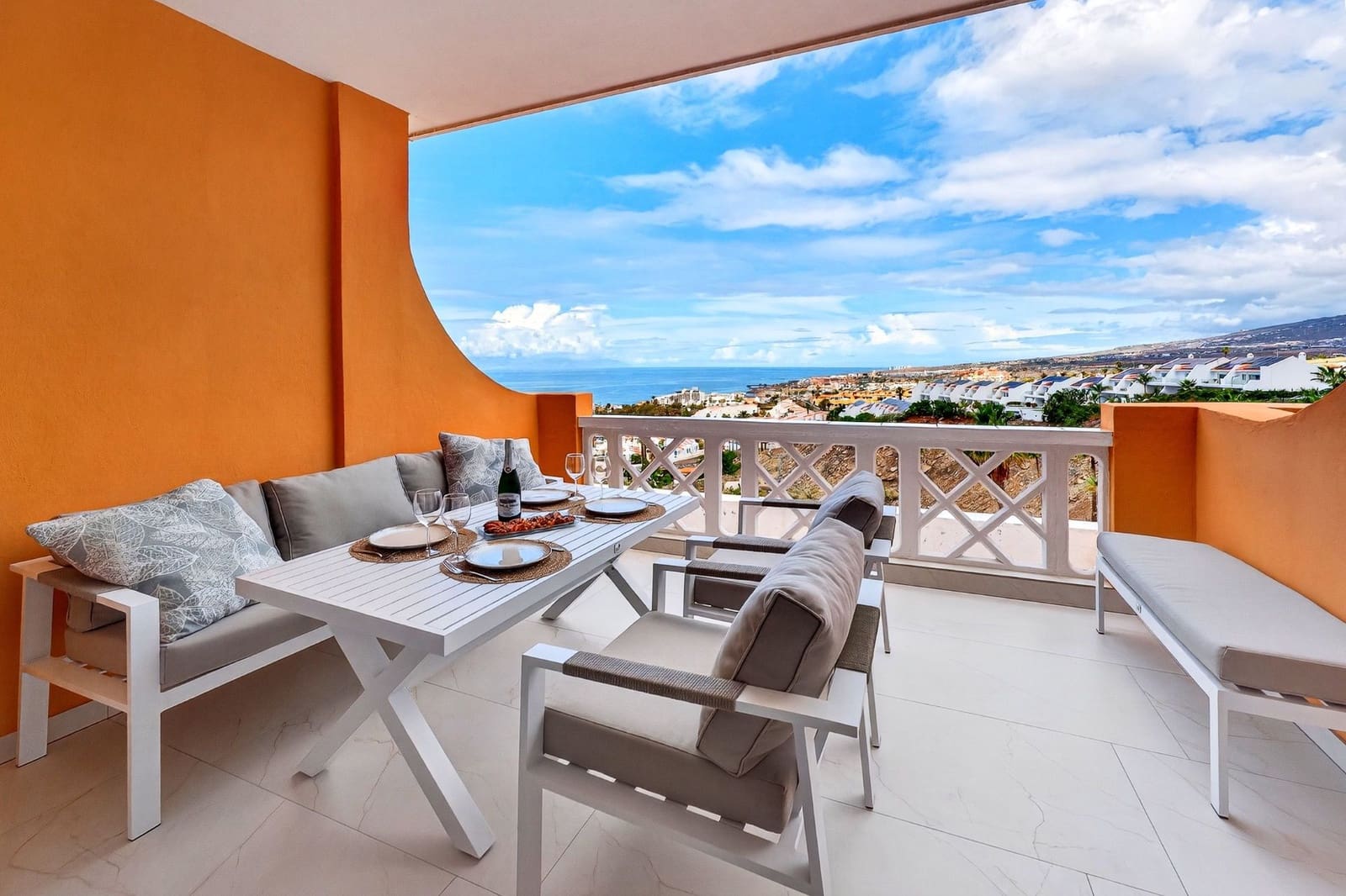 1 bedroom Apartment for sale in Costa Adeje - € 285,000 (Ref: 9141290)