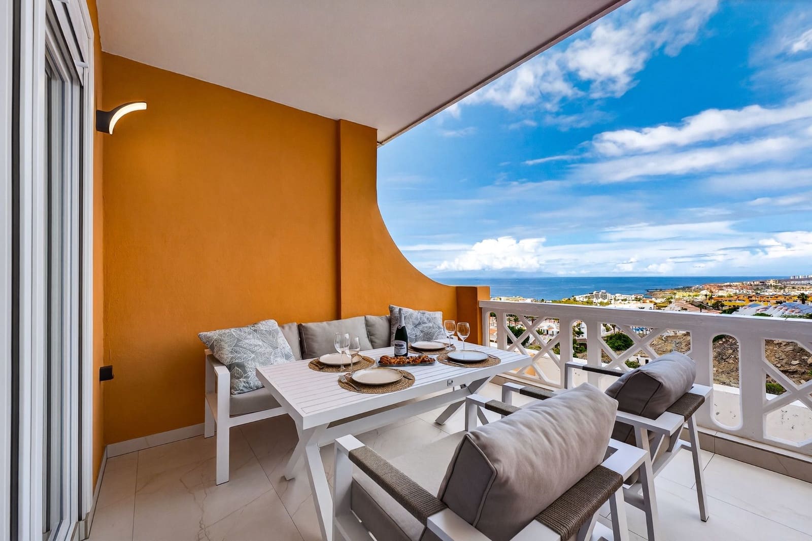 1 bedroom Apartment for sale in Costa Adeje - € 285,000 (Ref: 9141290)