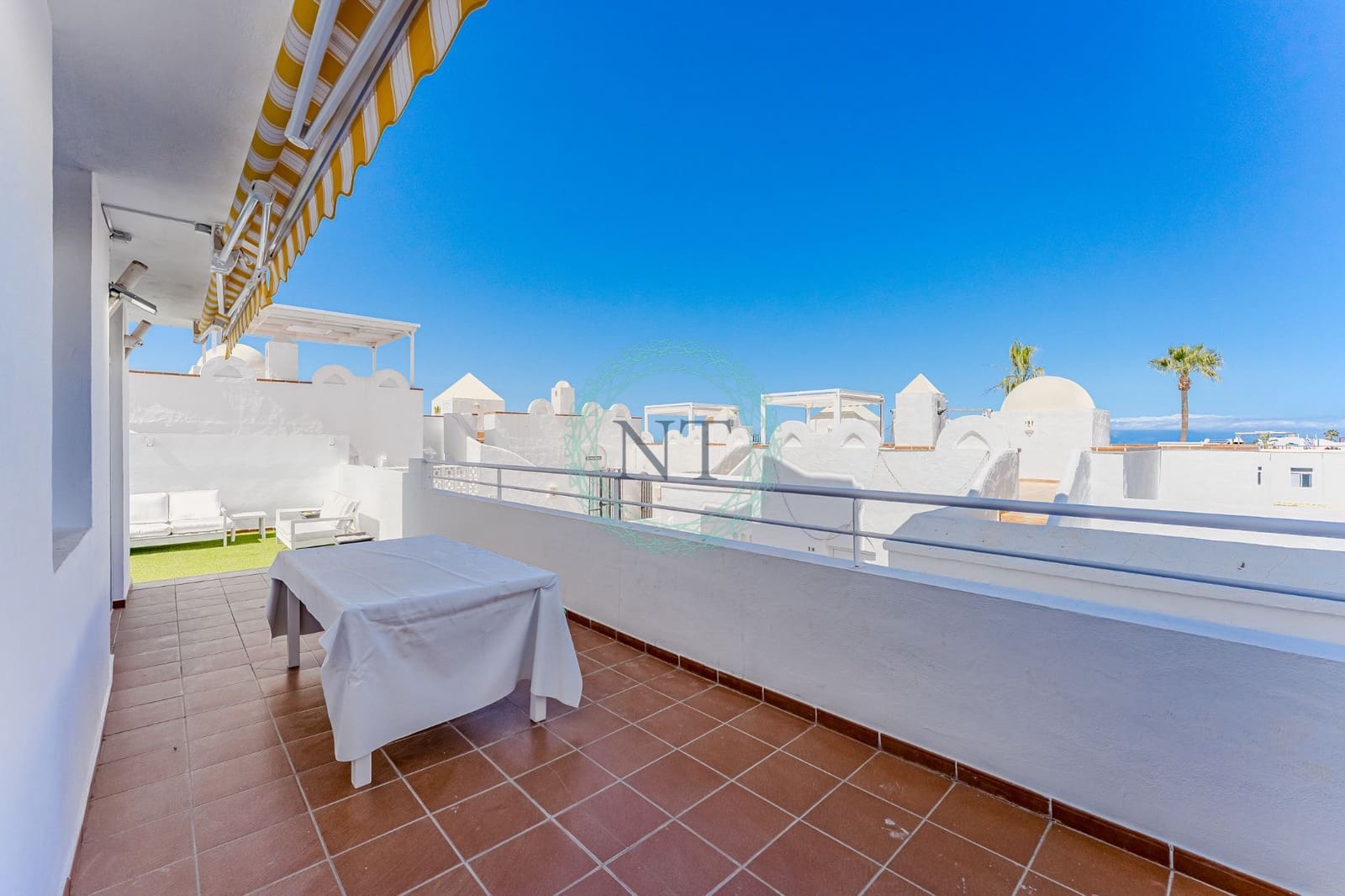 2 quarto Moradia Geminada para venda em Costa Adeje com piscina garagem - 445 000 € (Ref: 9202154)