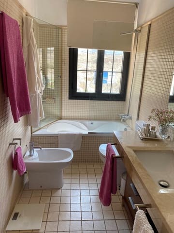 3 soveværelse Byhus til leje i Costa Adeje, Adeje med swimmingpool garage - € 3.800 (Ref: 9340555)