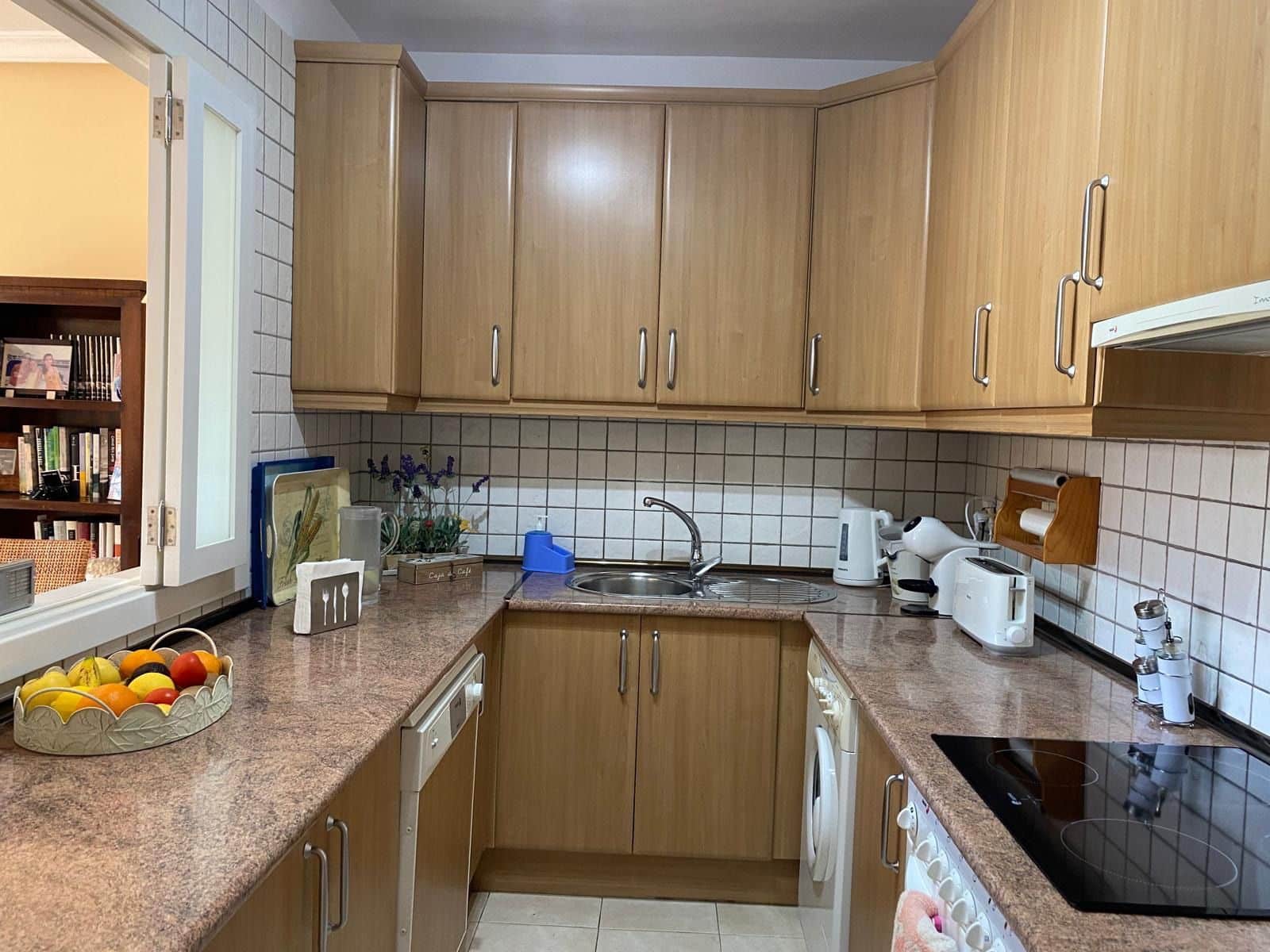 3 slaapkamer Huis te huur in Costa Adeje met zwembad garage - € 3.800 (Ref: 9340555)