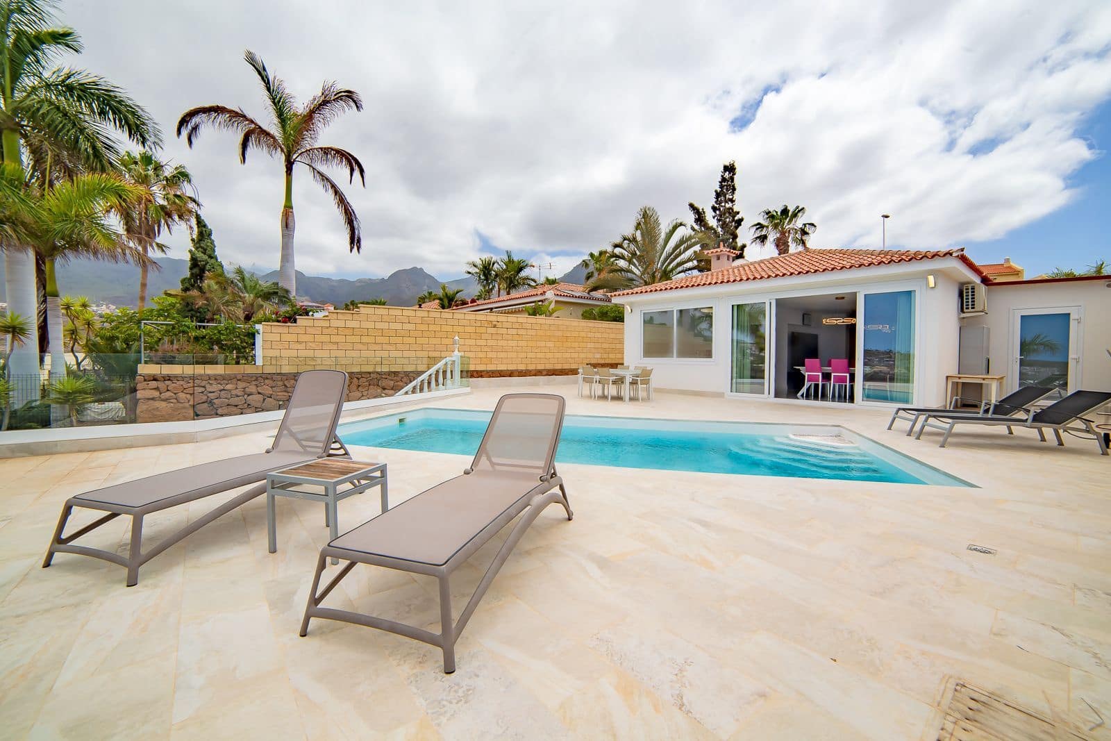 4 sypialnia Willa na sprzedaż w Costa Adeje z basenem garażem - 2 350 000 € (Ref: 9378685)