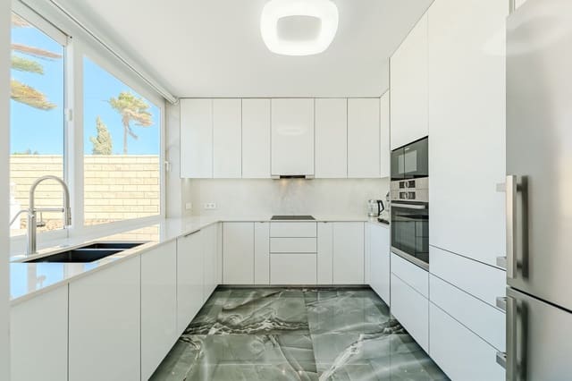 4 soverom Villa til salgs i Playa del Duque, Adeje med svømmebasseng garasje - € 2 350 000 (Ref: 9378685)